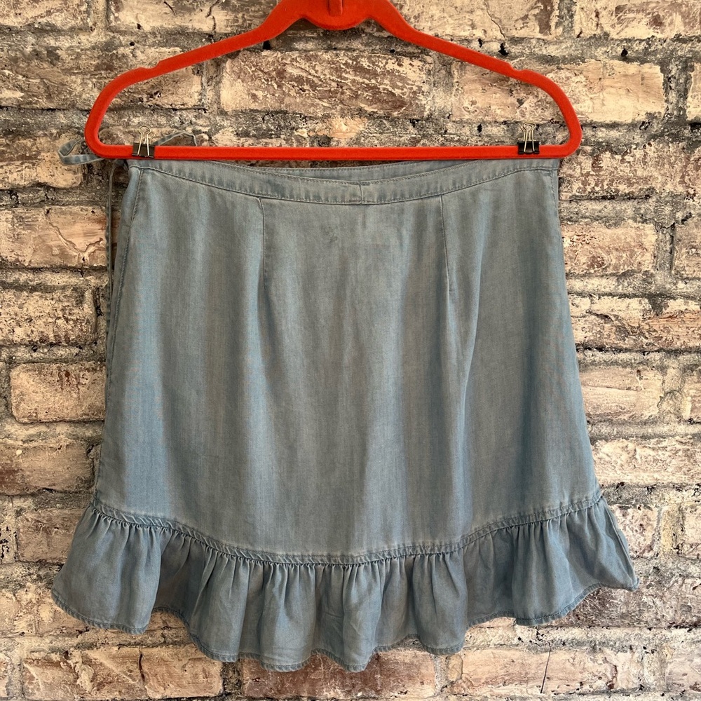 Wrap jeans skirt, cute ruffles accent, secure with button inside smoke pet free - Picture 2 of 4